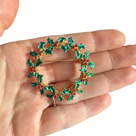 Vintage Holly Wreath Christmas Brooch Pin - Picture 2 of 2